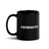 Taza ASTROGATO. El gato astronauta. Si te gusta el espacio y los gatos, esta es la taza más original que puedes comprar o regalar. Ideal para cumpleaños para esa persona con espaciotrastorno y gusto por los michis. Color negro