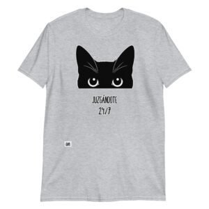 Camiseta gato juzgándote 24/7 gris