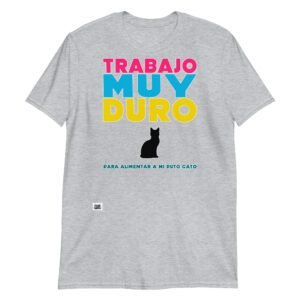 Camiseta trabajando duro para alimentar a mi gato gris