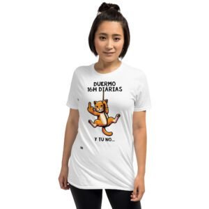 Camiseta gato irreverente duermo 16h diárias blanco chica