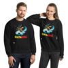 Sudadera divertida de gatos. GATOBALL. Inspirada en la famosa serie de anime Dragon Ball. Gato vestido de samurai volando sobre una nube y con una katana. Onda vital. Color negro. Pareja