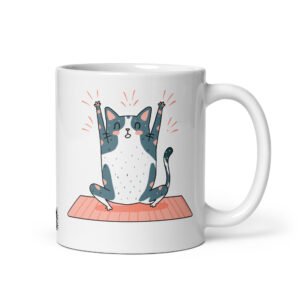 Taza de gatos original. Good Katrma. Gato y yoga. Camisetas divertidas, sudaderas y regalos originales de gatos. Color blanco