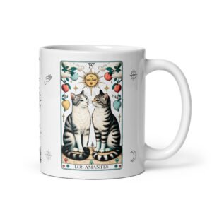 Taza original de gatos: carta del tarot Los Amantes. Color blanco