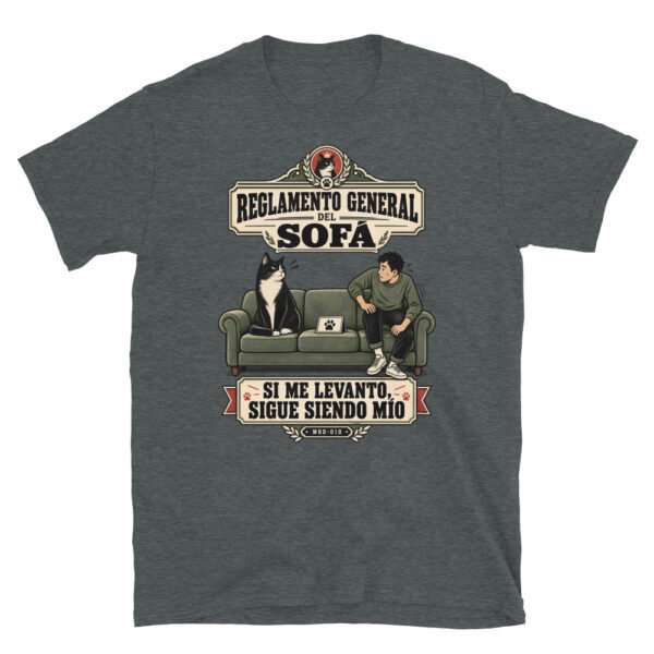 Camiseta de gatos «Reglamento del sofá» — diseño MHD-010 de la serie Manual del Humano Doméstico en color Oscuro jaspeado