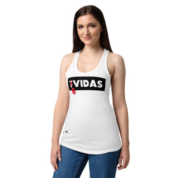 Camiseta de gatos para mujer 7 VIDAS, 6 VIDAS en color blanco, sobre modelo