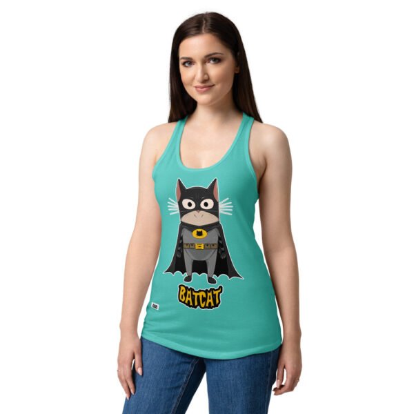 Camiseta de gatos para mujer BATCAT en color azul tahití, sobre modelo