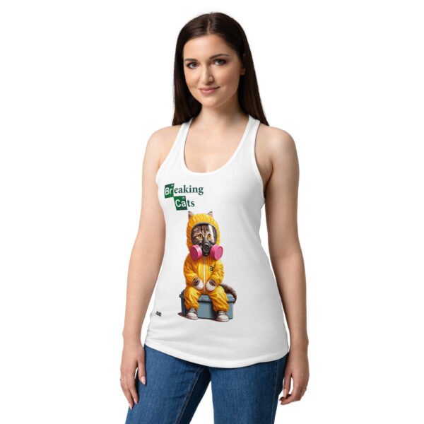 Camiseta de gatos para mujer BREAKING CATS en color blanco, sobre modelo