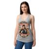 Camiseta de gatos para mujer CALOR NO ES AMOR en color gris jaspeado, sobre modelo