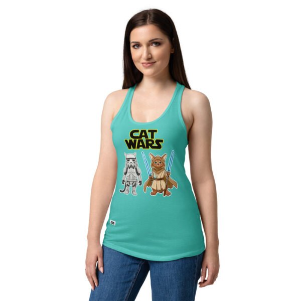 Camiseta de gatos para mujer CAT WARS en color azul tahití, sobre modelo