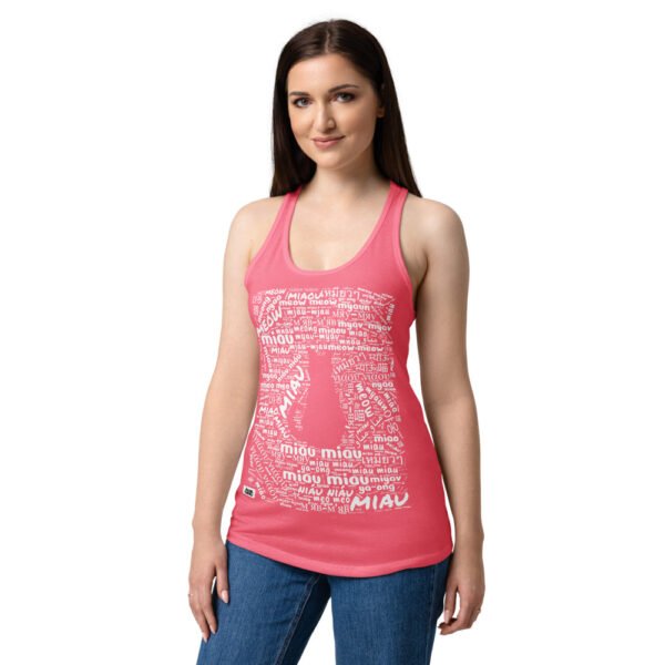 Camiseta de gatos para mujer MIAU EN 40 IDIOMAS en color rosa eléctrico, sobre modelo