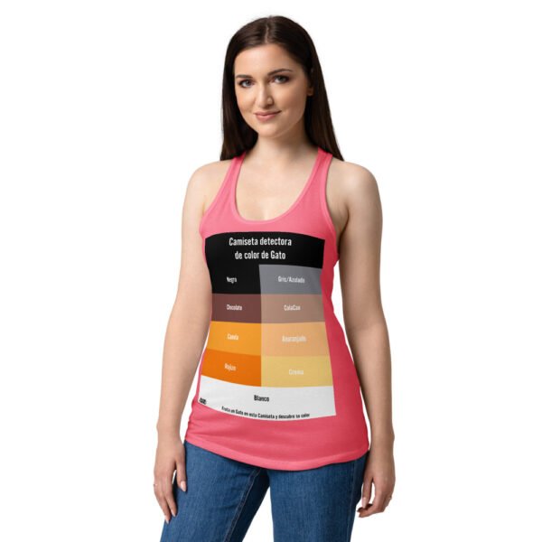Camiseta de gatos para mujer DETECTORA DE COLOR DE GATO en color rosa eléctrico, sobre modelo