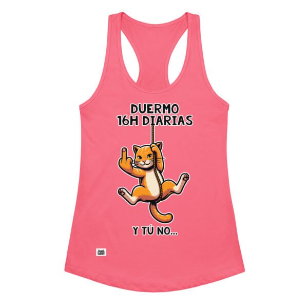 Camiseta de gatos para mujer DUERMO 16H DIARIAS en color rosa eléctrico, vista plana