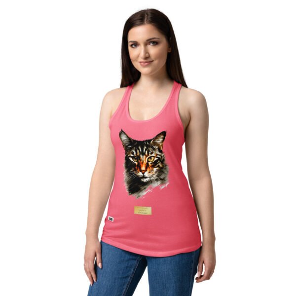 Camiseta de gatos para mujer EL GATO DE CARAVAGGIO en color rosa eléctrico, sobre modelo