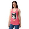 Camiseta de gatos para mujer EL GATO DE DEGAS en color rosa eléctrico, sobre modelo