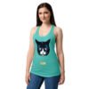Camiseta de gatos para mujer EL GATO DE MAGRITTE en color azul tahití, sobre modelo