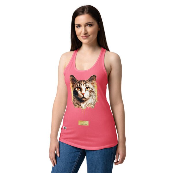 Camiseta de gatos para mujer EL GATO DE MIGUEL ÁNGEL en color rosa eléctrico, sobre modelo