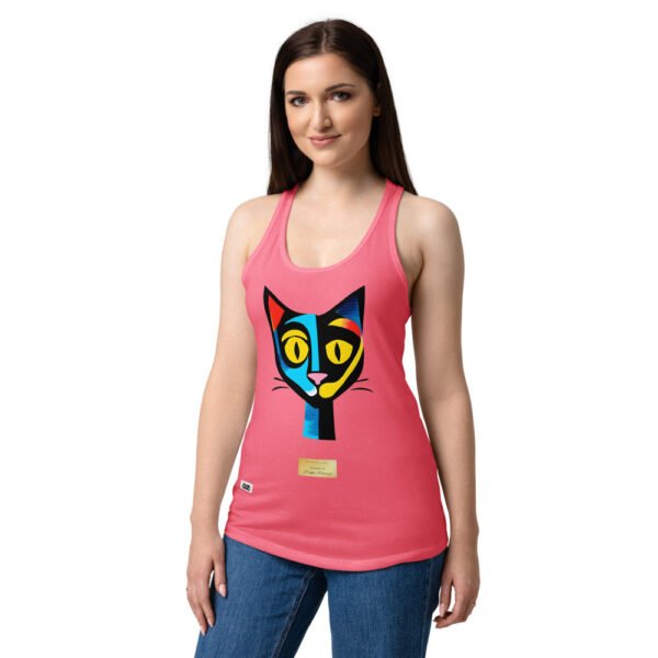 Camiseta de gatos para mujer EL GATO DE PICASSO en color rosa eléctrico, sobre modelo