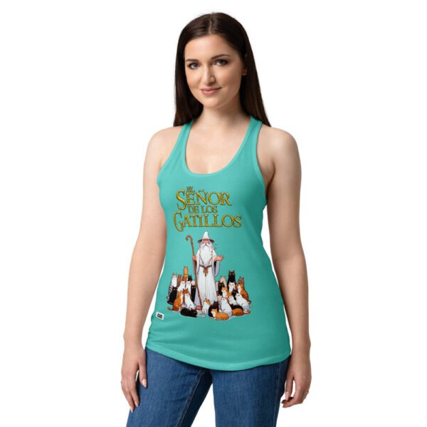 Camiseta de gatos para mujer EL SEÑOR DE LOS GATILLOS en color azul tahití, sobre modelo