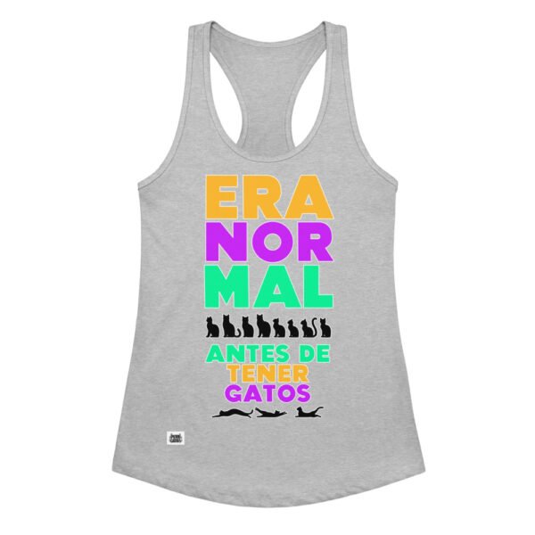 Camiseta de gatos para mujer ERA NORMAL ANTES DE TENER GATOS en color gris jaspeado, vista plana