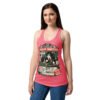 Camiseta de gatos para mujer EVALUACIÓN DEL HUMANO en color rosa eléctrico, sobre modelo