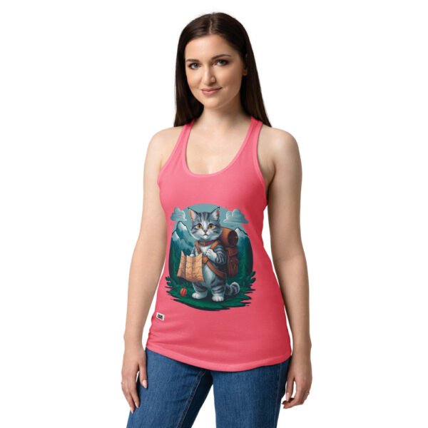 Camiseta de gatos para mujer GATO EXPLORADOR en color rosa eléctrico, sobre modelo