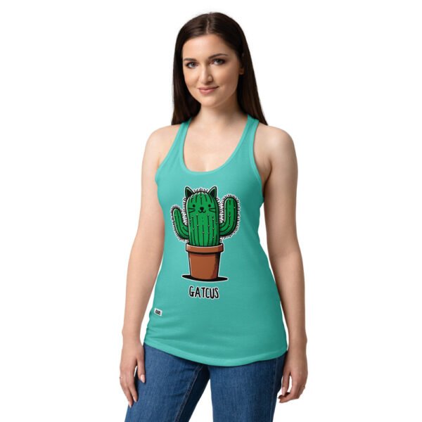 Camiseta de gatos para mujer GATCUS en color azul tahití, sobre modelo