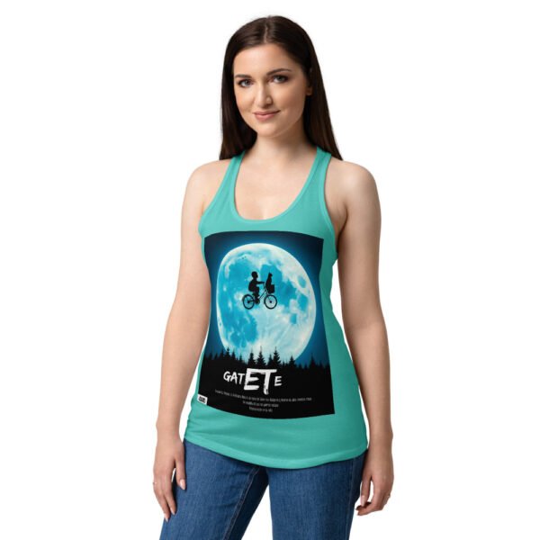 Camiseta de gatos para mujer GATETE en color azul tahití, sobre modelo