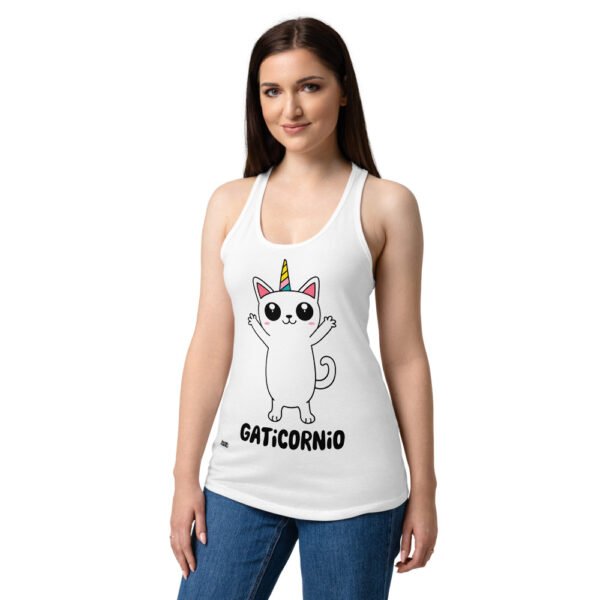 Camiseta de gatos para mujer GATICORNIO en color blanco, sobre modelo