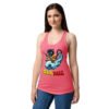 Camiseta de gatos para mujer GATOBALL en color rosa eléctrico, sobre modelo