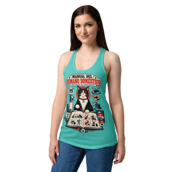 Camiseta de gatos para mujer GUÍA DE CONVIVENCIA en color azul tahití, sobre modelo