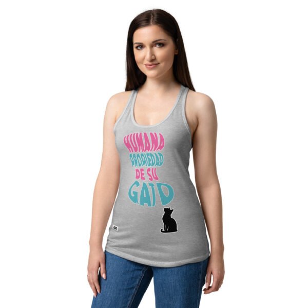 Camiseta de gatos para mujer HUMANA PROPIEDAD DE SU GATO en color gris jaspeado, sobre modelo