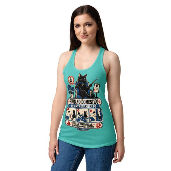 Camiseta de gatos para mujer HUMANO EN ENTRENAMIENTO en color azul tahití, sobre modelo