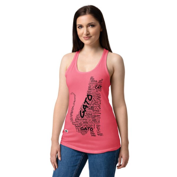 Camiseta de gatos para mujer GATO EN 40 IDIOMAS · MODELO C en color rosa eléctrico, sobre modelo