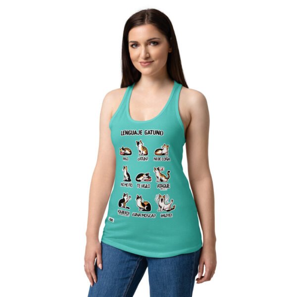 Camiseta de gatos para mujer LENGUAJE GATUNO en color azul tahití, sobre modelo