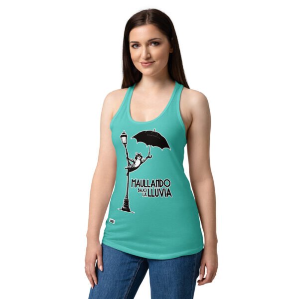 Camiseta de gatos para mujer MAULLANDO BAJO LA LLUVIA en color azul tahití, sobre modelo