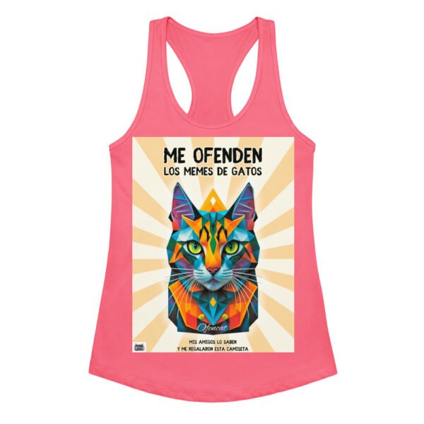 Camiseta de gatos para mujer ME OFENDEN LOS MEMES DE GATOS en color rosa eléctrico, vista plana
