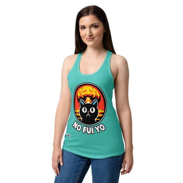 Camiseta de gatos para mujer NO FUI YO en color azul tahití, sobre modelo