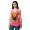 Camiseta de gatos para mujer NO FUI YO en color rosa eléctrico, sobre modelo
