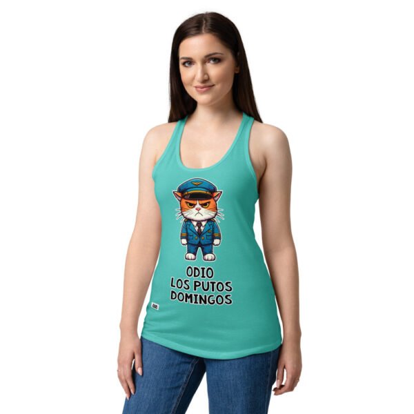 Camiseta de gatos para mujer ODIO LOS PUTOS DOMINGOS en color azul tahití, sobre modelo