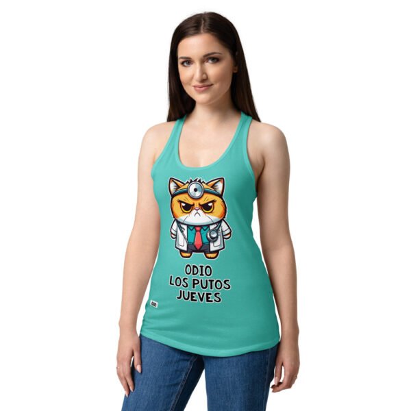 Camiseta de gatos para mujer ODIO LOS PUTOS JUEVES en color azul tahití, sobre modelo