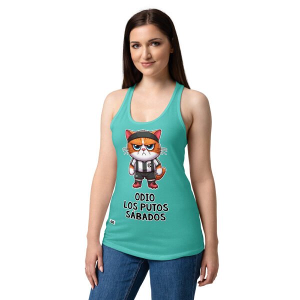 Camiseta de gatos para mujer ODIO LOS PUTOS SÁBADOS en color azul tahití, sobre modelo