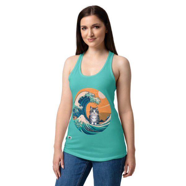 Camiseta de gatos para mujer GATITO Y LA OLA JAPONESA en color azul tahití, sobre modelo