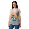 Camiseta de gatos para mujer GATITO Y LA OLA JAPONESA en color gris jaspeado, sobre modelo