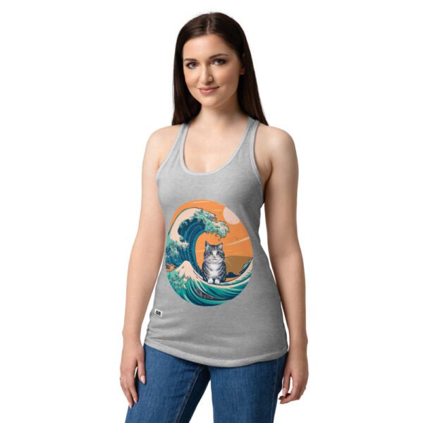Camiseta de gatos para mujer GATITO Y LA OLA JAPONESA en color gris jaspeado, sobre modelo