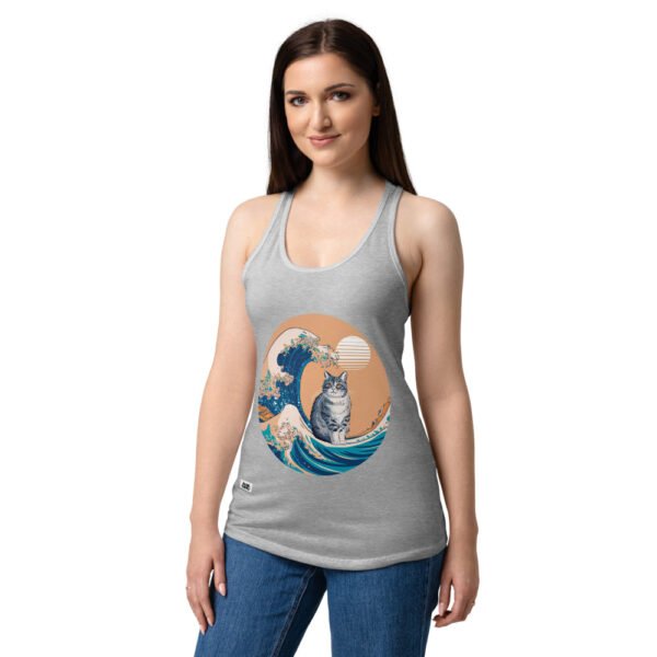 Camiseta de gatos para mujer GATO Y LA OLA JAPONESA en color gris jaspeado, sobre modelo
