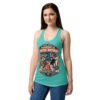 Camiseta de gatos para mujer PROGRAMA DE CONTROL NOCTURNO en color azul tahití, sobre modelo