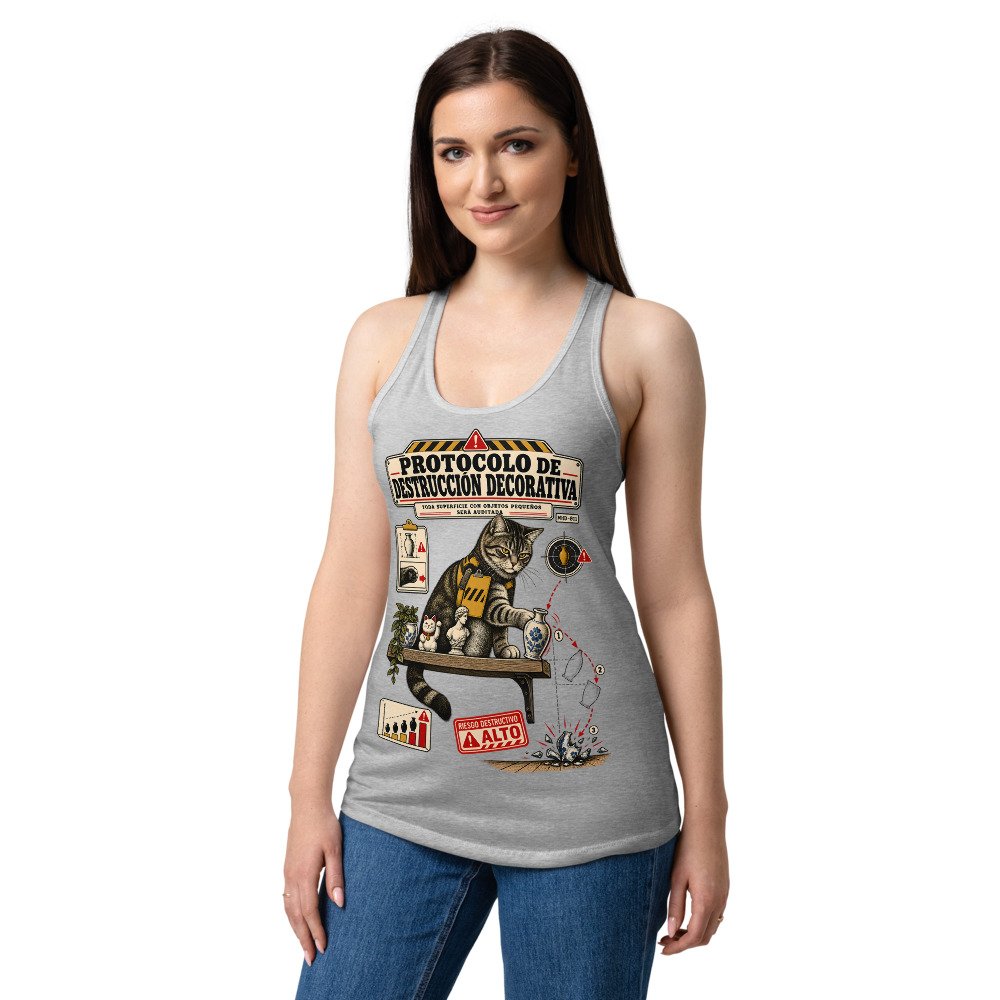 Camiseta de gatos para mujer PROTOCOLO DE DESTRUCCIÓN DECORATIVA en color gris jaspeado, sobre modelo