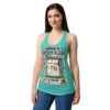 Camiseta de gatos para mujer PROTOCOLO DE OCUPACIÓN DE CAMA en color azul tahití, sobre modelo
