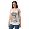 Camiseta de gatos para mujer PROTOCOLO DE OCUPACIÓN DE CAMA en color blanco, sobre modelo