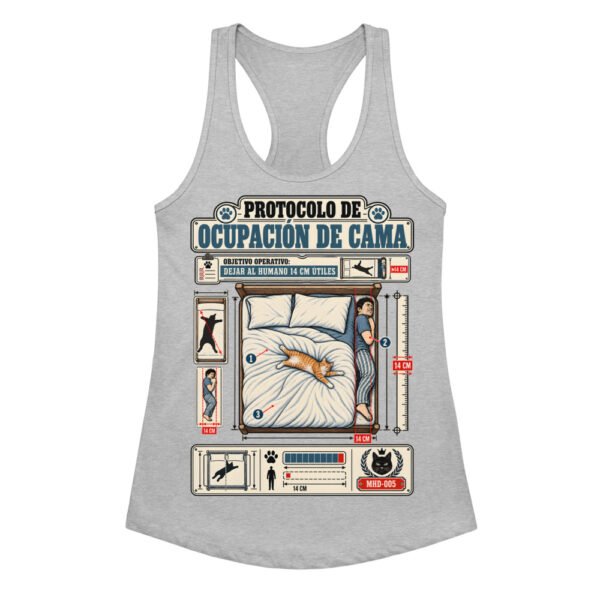 Camiseta de gatos para mujer PROTOCOLO DE OCUPACIÓN DE CAMA en color gris jaspeado, vista plana